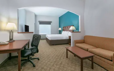 Photo 2 - Baymont Inn & Suites by Wyndham Glen Rose