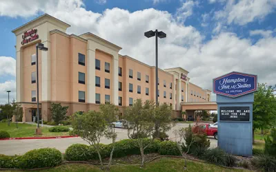 Photo 2 - Hampton Inn & Suites Waco-South