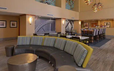 Photo 3 - Hampton Inn & Suites Bakersfield North-Airport
