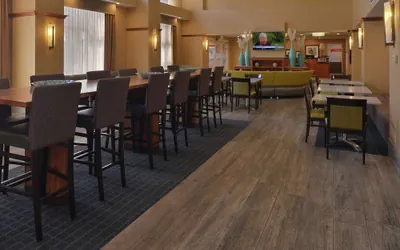 Photo 5 - Hampton Inn & Suites Bakersfield North-Airport