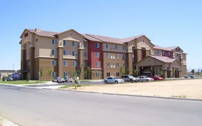 Photo 2 - Hampton Inn & Suites Bakersfield North-Airport