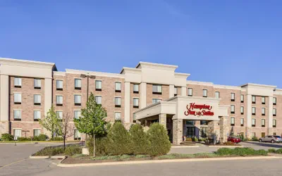 Photo 2 - Hampton Inn & Suites West Bend