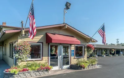 Photo 2 - Rodeway Inn Medford South I-5