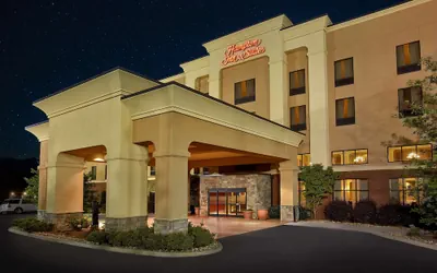 Photo 2 - Hampton Inn & Suites Sevierville @ Stadium Drive