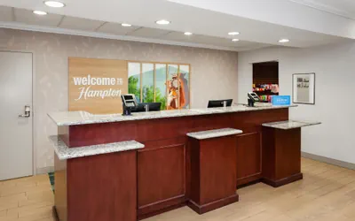 Photo 3 - Hampton Inn & Suites Alexandria
