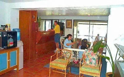 Photo 3 - Lake Roy Beach Inn
