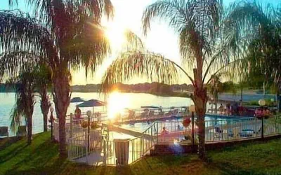 Photo 2 - Lake Roy Beach Inn