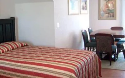 Photo 5 - Lake Roy Beach Inn