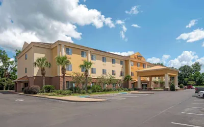 Photo 2 - Comfort Suites Alexandria North