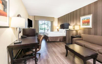 Photo 2 - La Quinta Inn & Suites by Wyndham Bel Air/I-95 Exit 77A