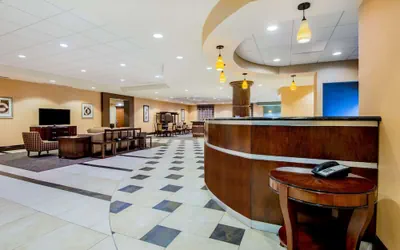 Photo 4 - La Quinta Inn & Suites by Wyndham Bel Air/I-95 Exit 77A