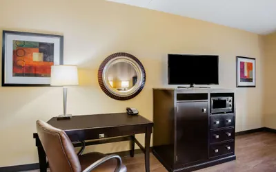Photo 5 - La Quinta Inn & Suites by Wyndham Bel Air/I-95 Exit 77A