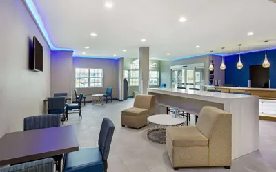 Photo 5 - Microtel Inn & Suites by Wyndham Manchester