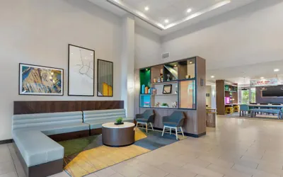 Holiday Inn & Suites Oakland Airport by IHG