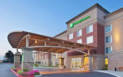 Photo 2 - Holiday Inn & Suites Oakland Airport by IHG