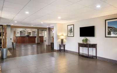 Photo 5 - Comfort Suites Forsyth near I-75