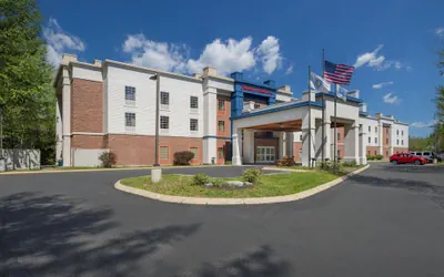 Photo 2 - Hampton Inn & Suites Berkshires-Lenox