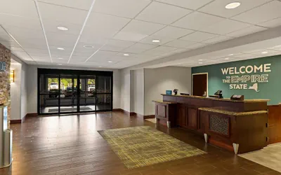 Photo 5 - Hampton Inn & Suites Poughkeepsie