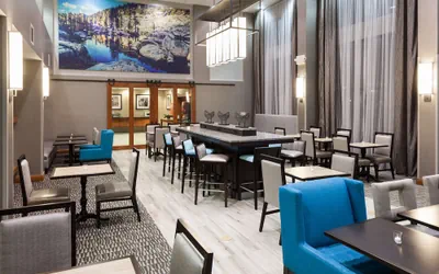 Photo 4 - Hampton Inn & Suites Tulare