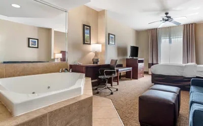 Photo 2 - Comfort Inn & Suites Clinton - Jackson West