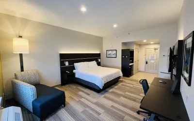 Photo 5 - Holiday Inn Express & Suites Salinas by IHG