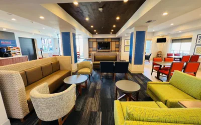 Photo 3 - Holiday Inn Express & Suites Salinas by IHG