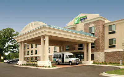 Photo 2 - Holiday Inn Express Hotel & Suites Madison-Verona by IHG