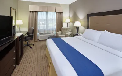 Photo 5 - Holiday Inn Express Hotel & Suites Madison-Verona by IHG
