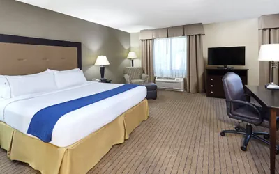 Photo 3 - Holiday Inn Express Hotel & Suites Madison-Verona by IHG