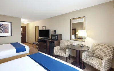Photo 4 - Holiday Inn Express Hotel & Suites Madison-Verona by IHG