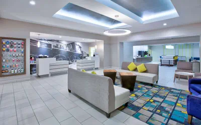 Photo 3 - La Quinta Inn & Suites by Wyndham Palestine