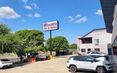 Photo 2 - Executive Inn & Suites San Marcos, TX