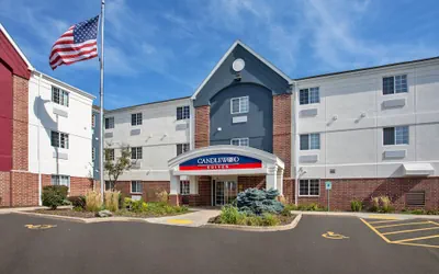 Photo 2 - Candlewood Suites Kenosha – Pleasant Prairie by IHG