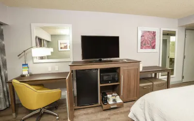 Photo 5 - Hampton Inn Jacksonville East Regency Square