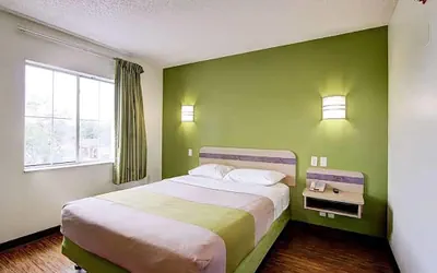 Photo 2 - Super 8 by Wyndham Aurora East