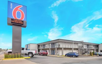 Photo 2 - Motel 6 Villa Park, IL - Chicago West