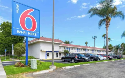 Photo 2 - Motel 6 Costa Mesa, CA