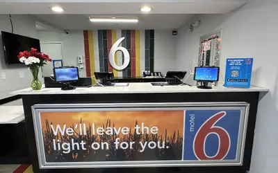 Photo 2 - Motel 6 Fort Wayne, IN