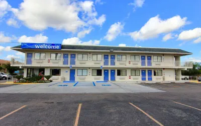 Photo 2 - Motel 6 Kingsville, TX