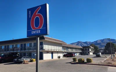 Photo 2 - Motel 6 Alamogordo, NM