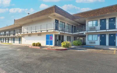 Photo 2 - Motel 6 Del Rio, TX