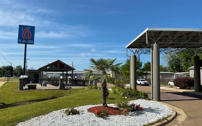 Photo 2 - Motel 6 Jackson Airport, Pearl