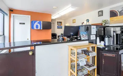 Photo 2 - Motel 6 Gold Beach, OR