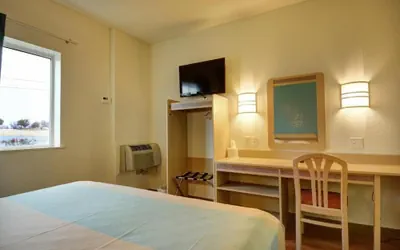 Photo 5 - Motel 6 Denison, TX