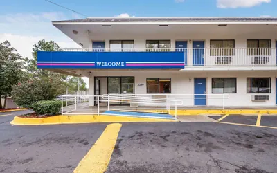 Photo 2 - Motel 6 Bessemer, AL - Birmingham