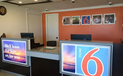 Photo 3 - Motel 6 Anniston, AL