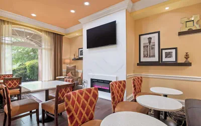 Photo 4 - Hampton Inn & Suites Stamford