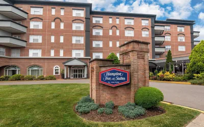 Photo 2 - Hampton Inn & Suites Stamford