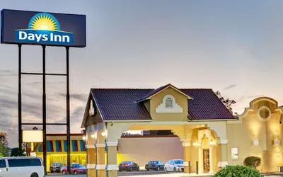 Photo 2 - Days Inn by Wyndham Louisville Airport Fair and Expo Center