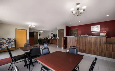 Photo 4 - Econo Lodge Inn & Suites Canandaigua - Fingers Lake Area